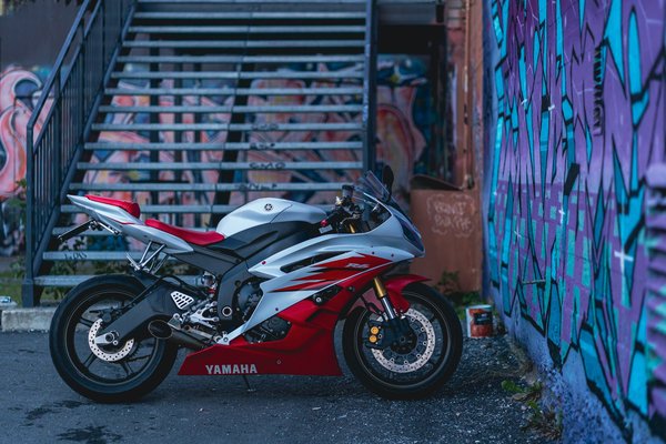 Comment protéger le réservoir de carburant d'une Yamaha R6 contre la corrosion ?